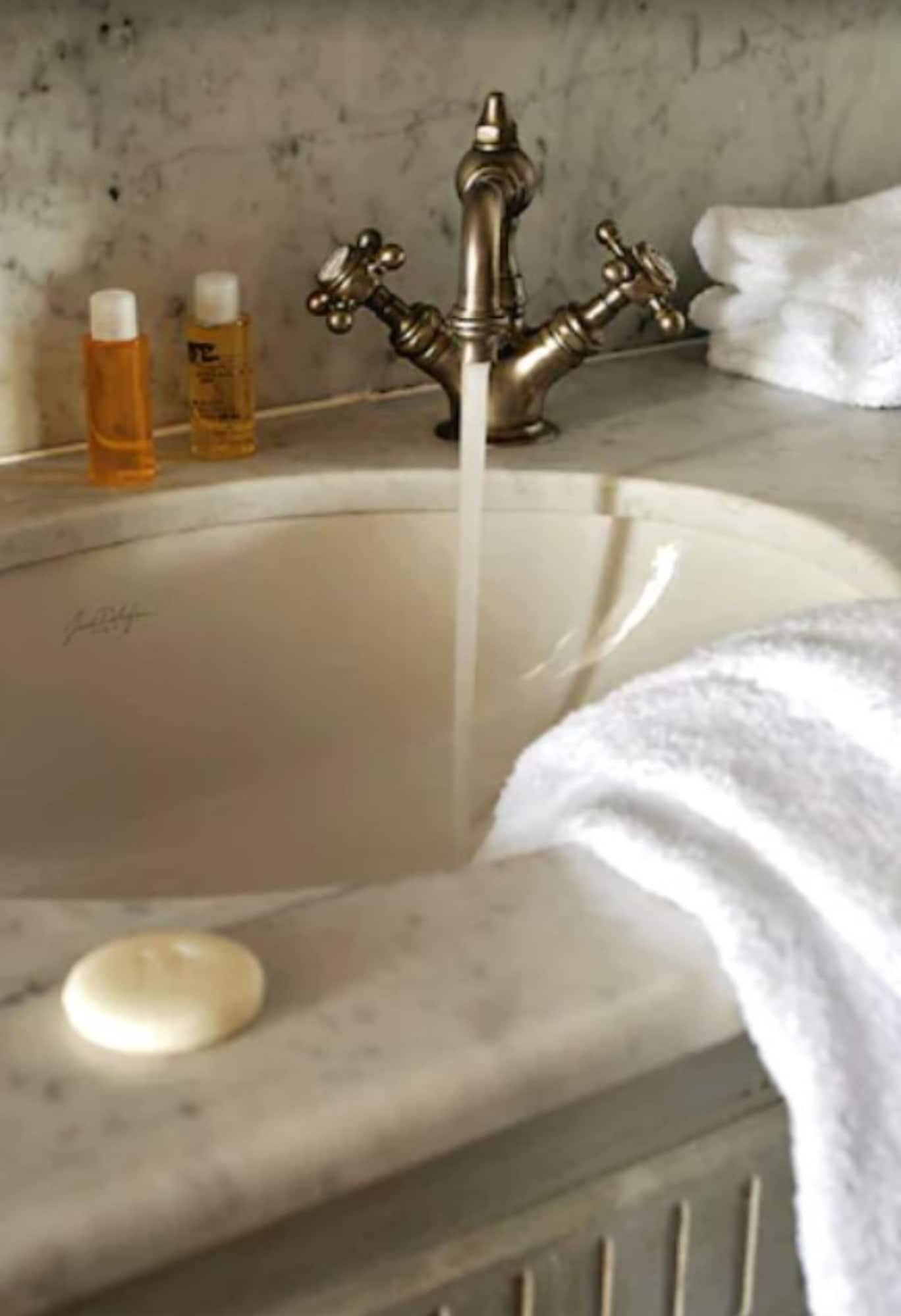 Maison Berard Hotel - Restaurant - Spa Ла Кадиер-д'Азюр Екстериор снимка