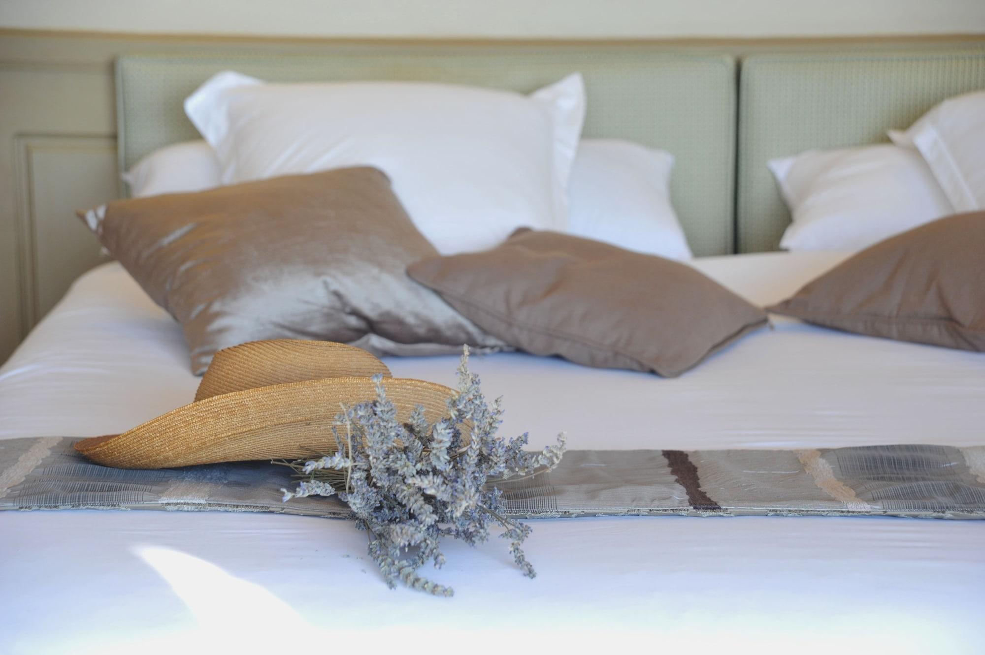 Maison Berard Hotel - Restaurant - Spa Ла Кадиер-д'Азюр Екстериор снимка