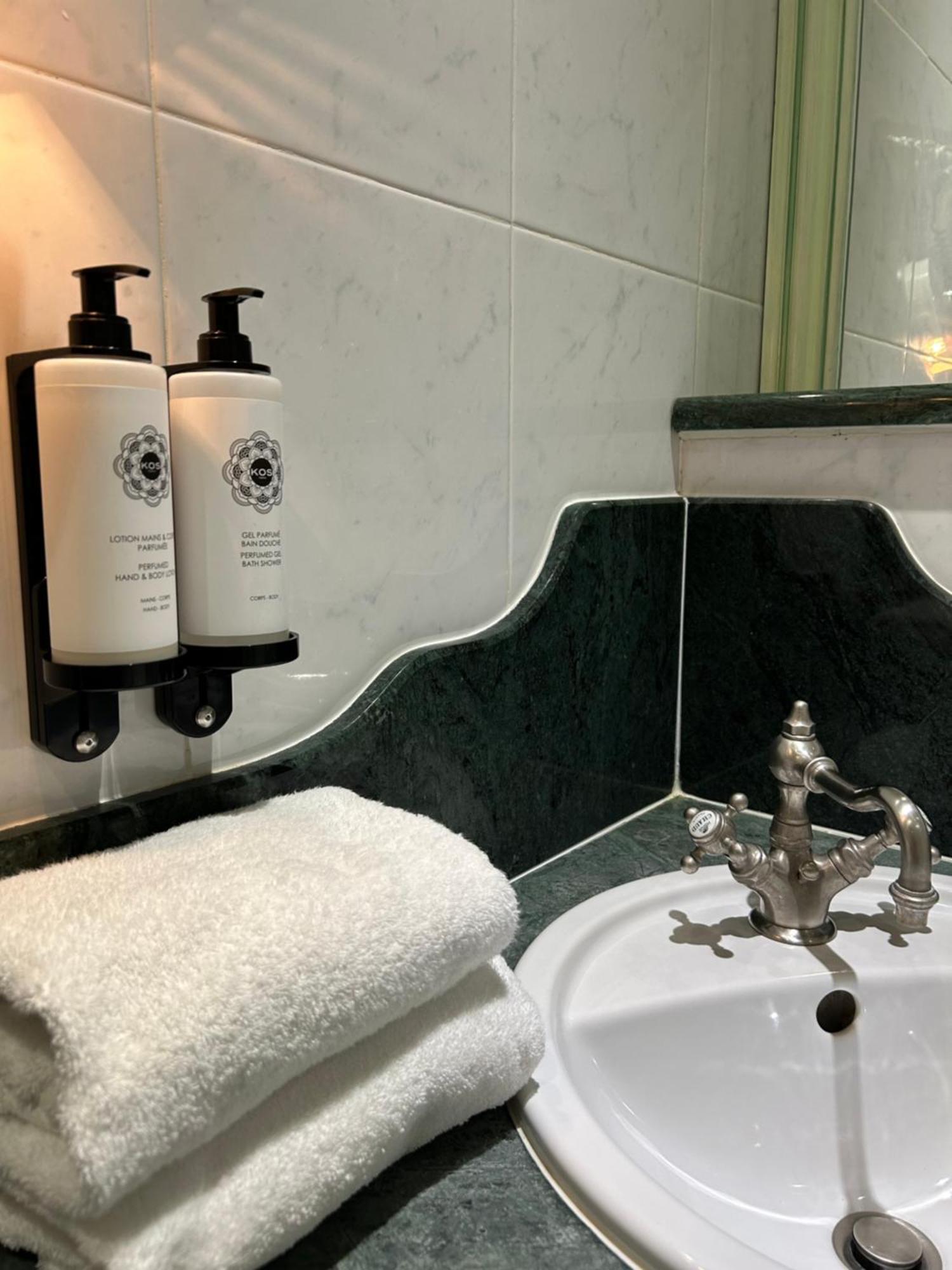 Maison Berard Hotel - Restaurant - Spa Ла Кадиер-д'Азюр Екстериор снимка