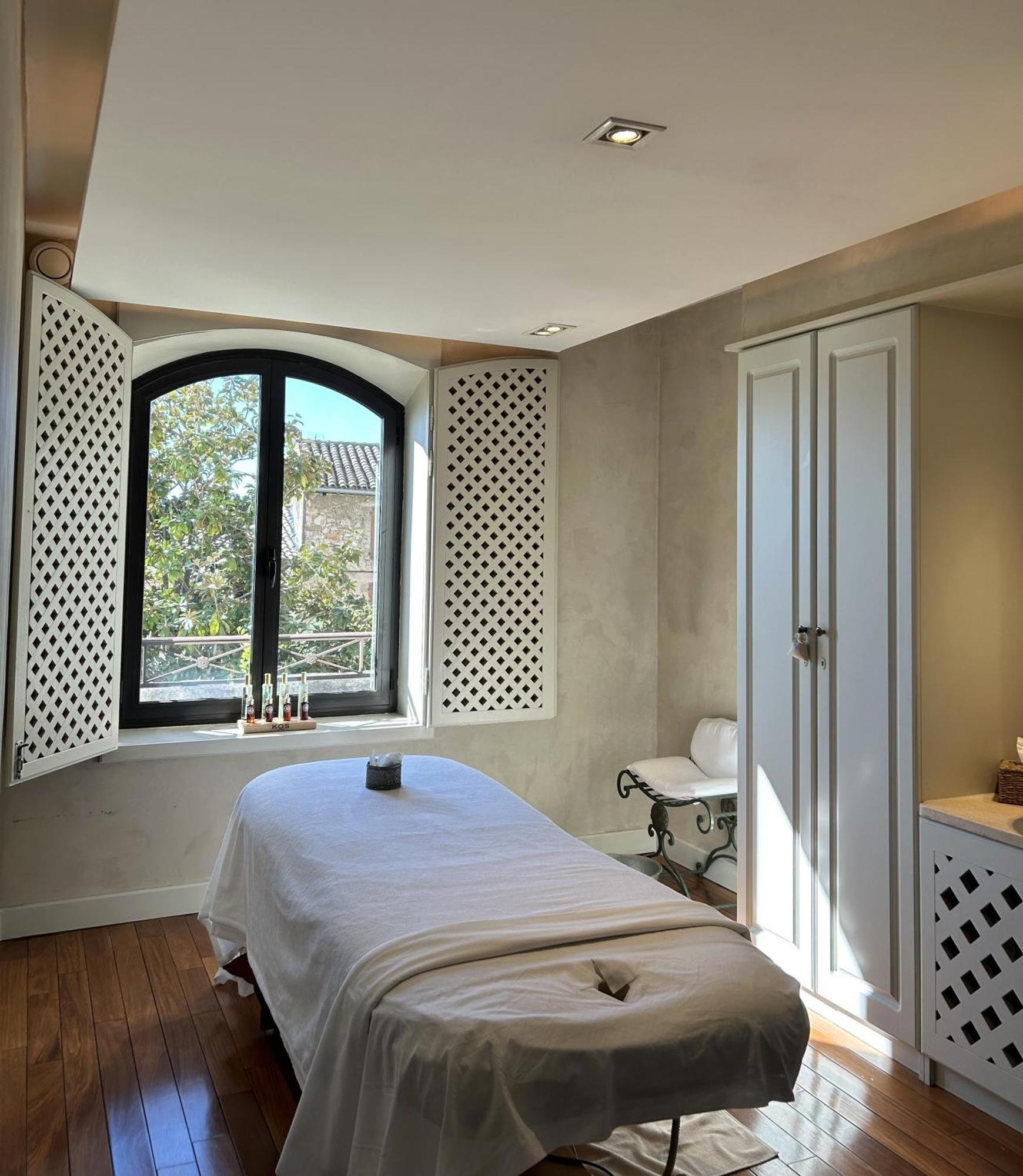Maison Berard Hotel - Restaurant - Spa Ла Кадиер-д'Азюр Екстериор снимка