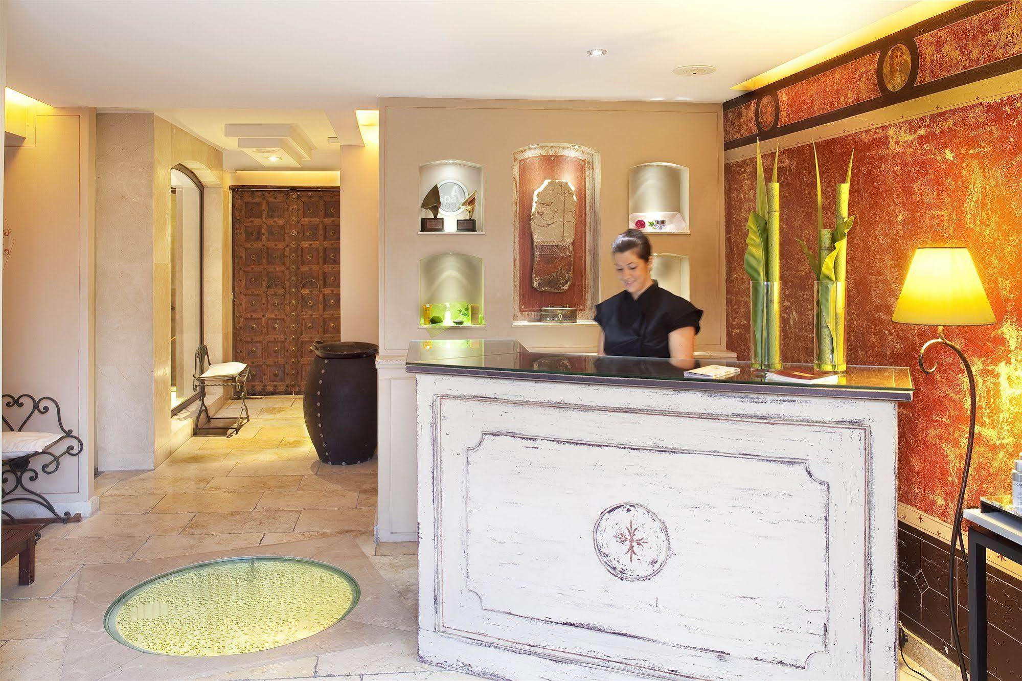 Maison Berard Hotel - Restaurant - Spa Ла Кадиер-д'Азюр Екстериор снимка